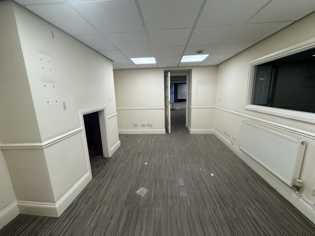Lot: 127 - FOUR-STOREY COMMERCIAL PROPERTY WITH POTENTIAL - Ground floor room two